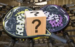 Dos palas de pádel distintas y una interrogacion