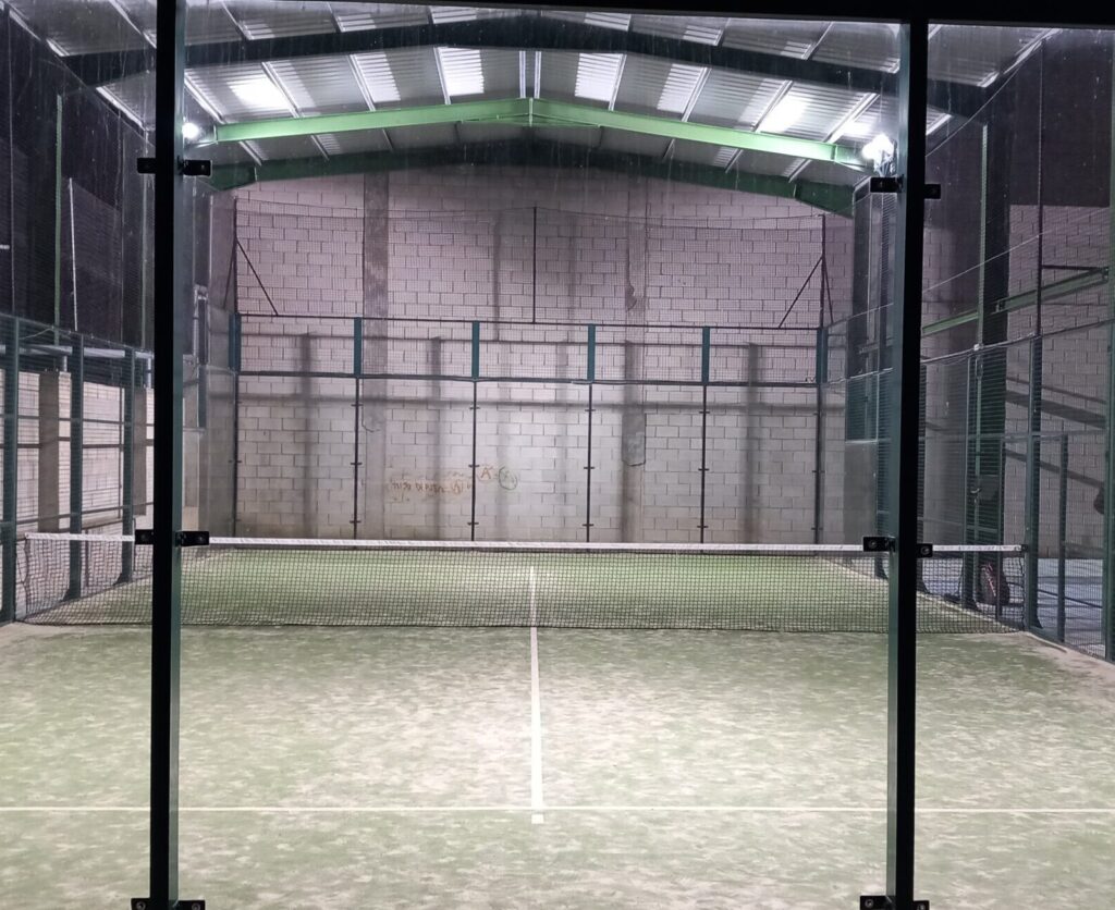 pista municipal cubierta para jugar pádel cerca de Calatorao